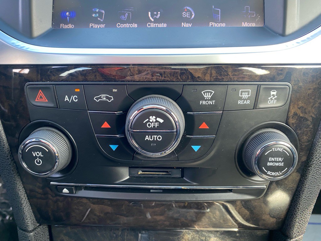 2014 Chrysler 300 Image 38