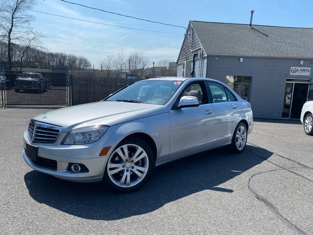 2009 Mercedes-Benz C-Class Image 2