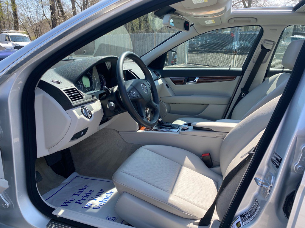 2009 Mercedes-Benz C-Class Image 21