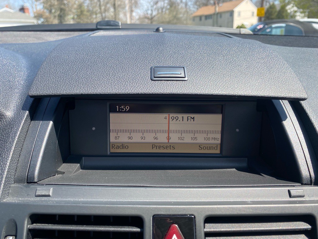 2009 Mercedes-Benz C-Class Image 25