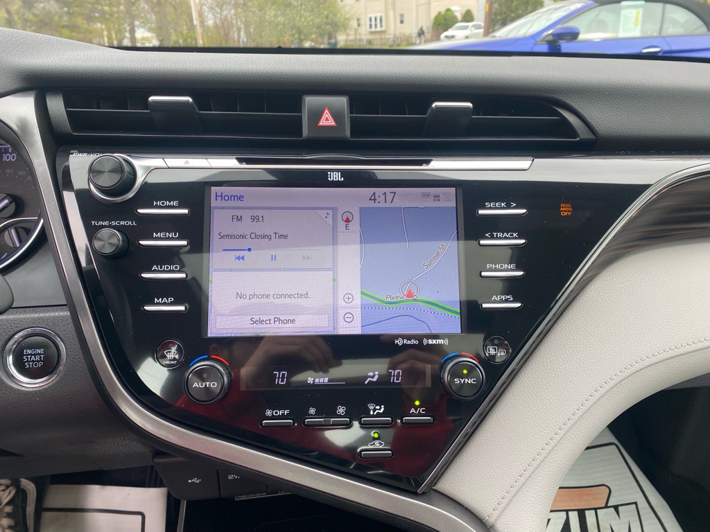 2020 Toyota Camry Image 32