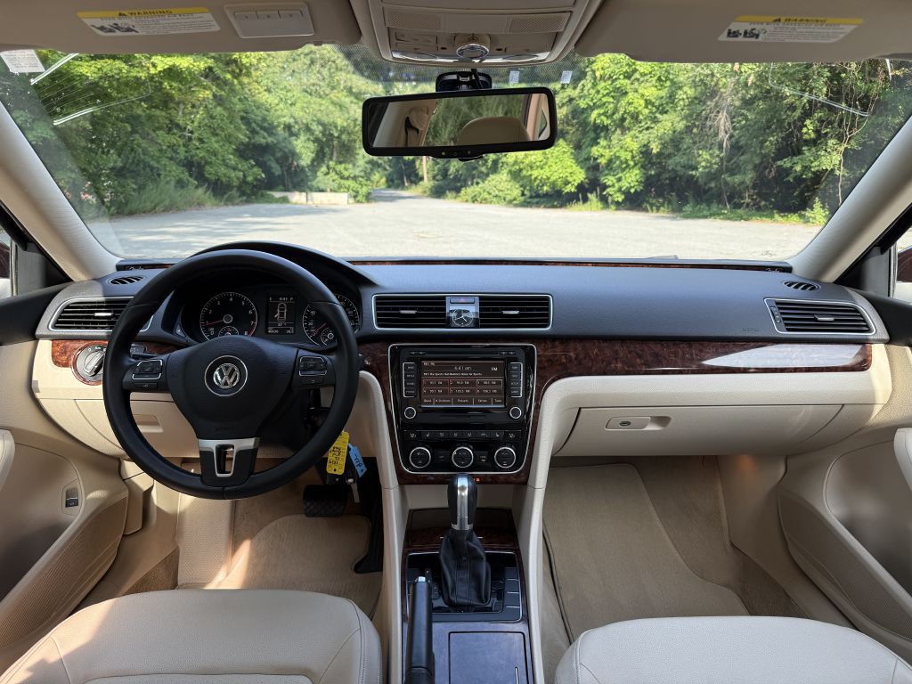 2012 Volkswagen Passat Image 9