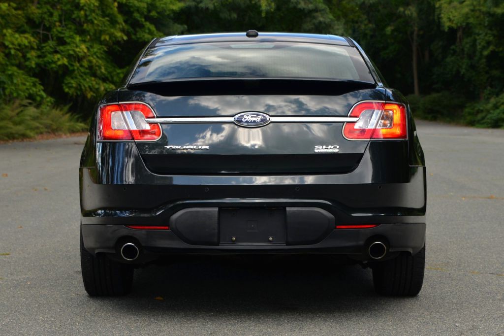 2010 Ford Taurus Image 10