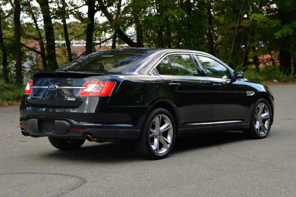 2010 Ford Taurus Image 12