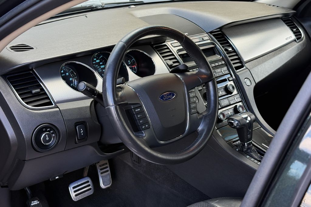 2010 Ford Taurus Image 17