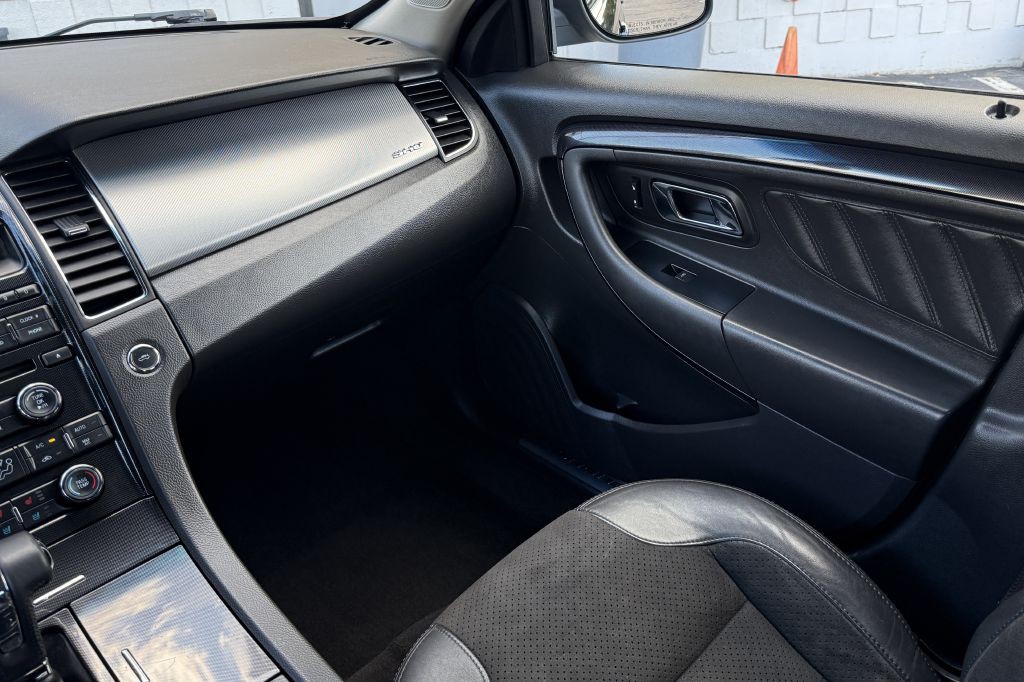 2010 Ford Taurus Image 19