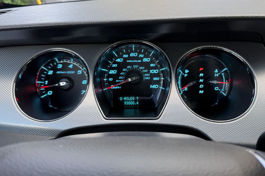 2010 Ford Taurus Image 21