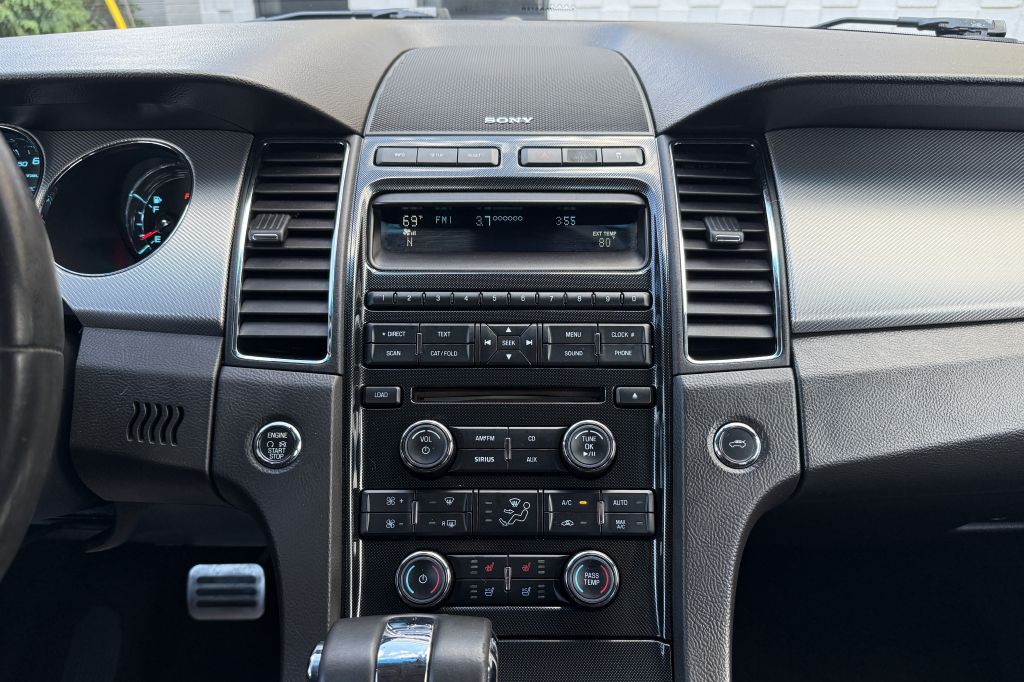 2010 Ford Taurus Image 22