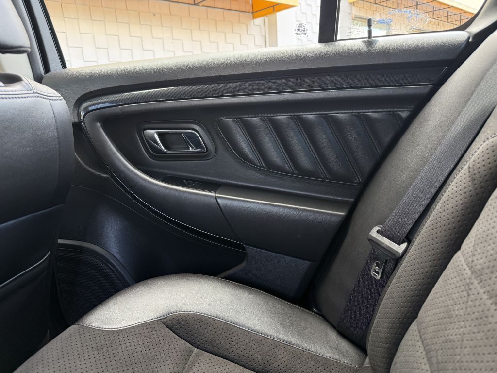 2010 Ford Taurus Image 27