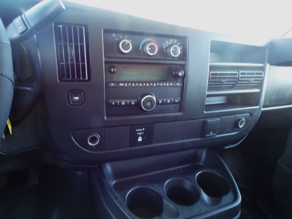 2016 Chevrolet Express Image 8