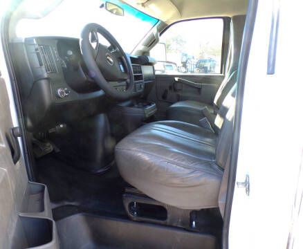 2016 Chevrolet Express Image 6