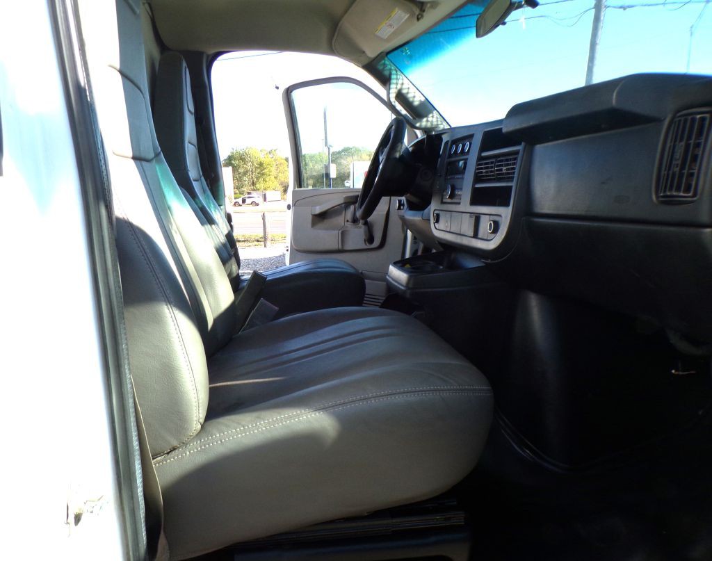 2016 Chevrolet Express Image 7