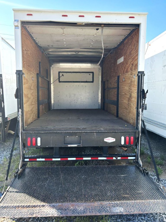 2016 Chevrolet Express Image 9