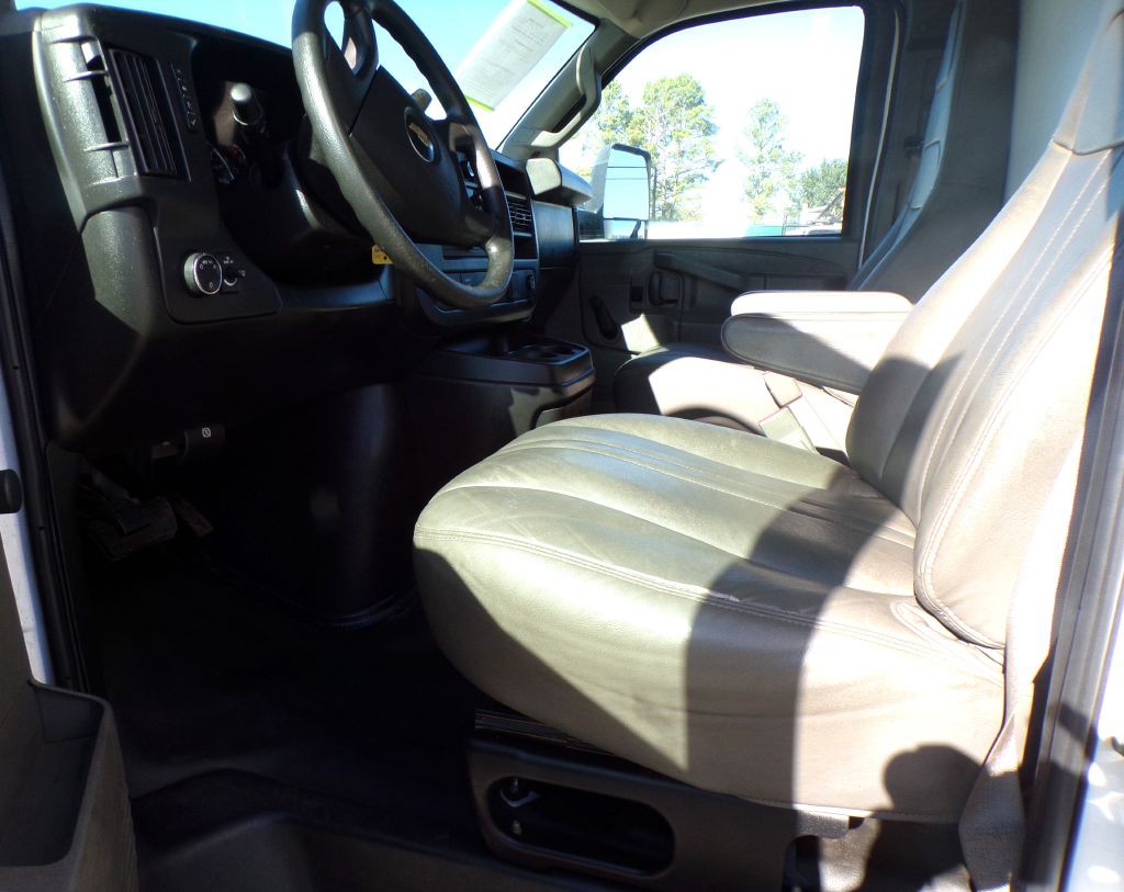 2018 Chevrolet Express Image 6