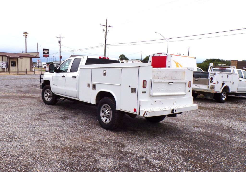 2018 Chevrolet Silverado 1500 Image 2