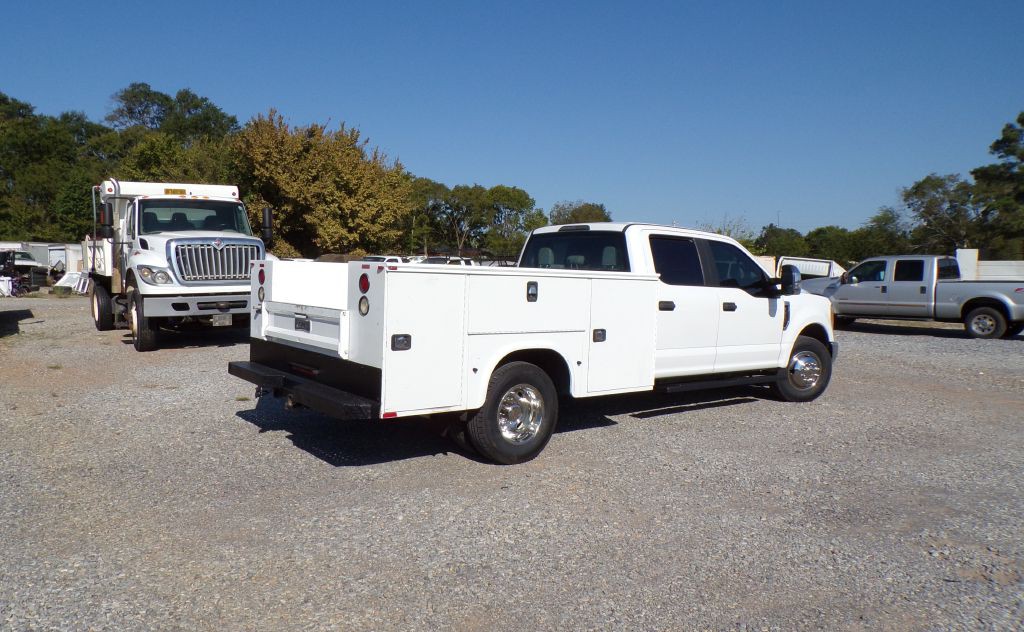 2017 Ford F-350 Image 4