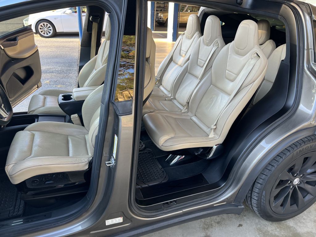 2016 Tesla Model X Image 7