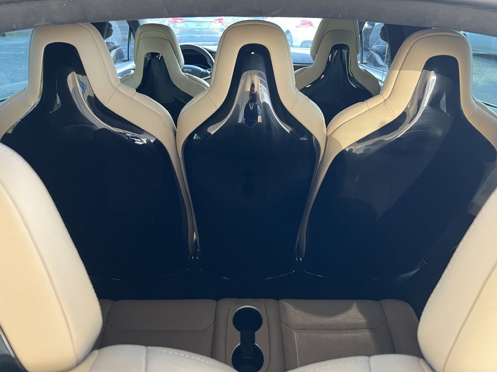 2016 Tesla Model X Image 10