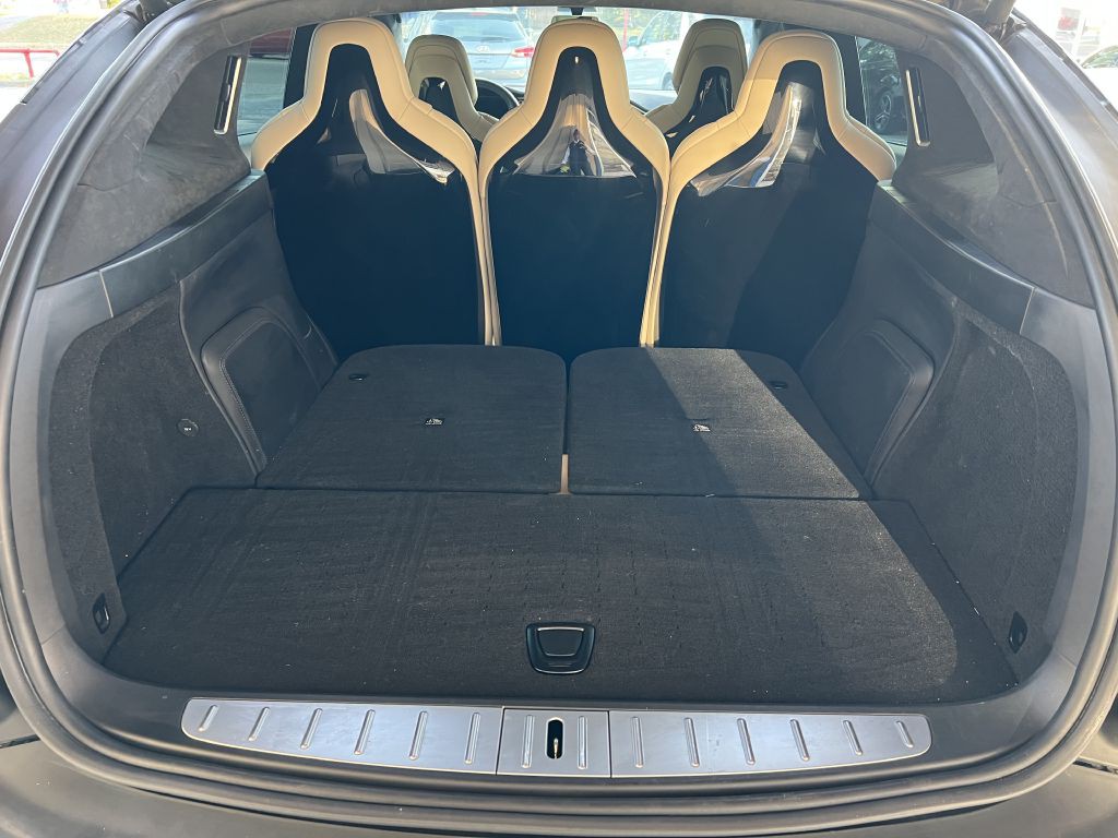 2016 Tesla Model X Image 11