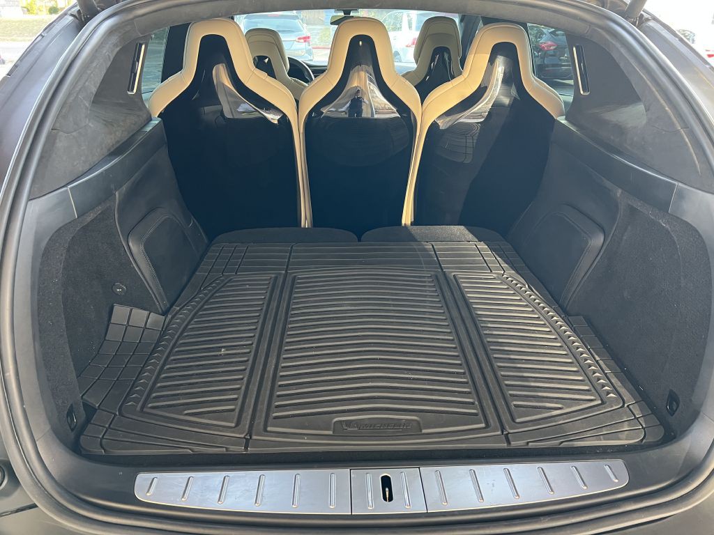 2016 Tesla Model X Image 12