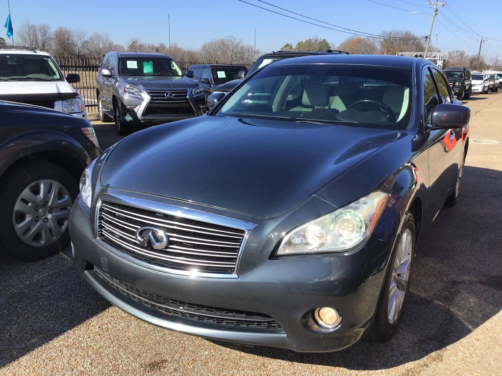 2011 INFINITI M37 Image 2
