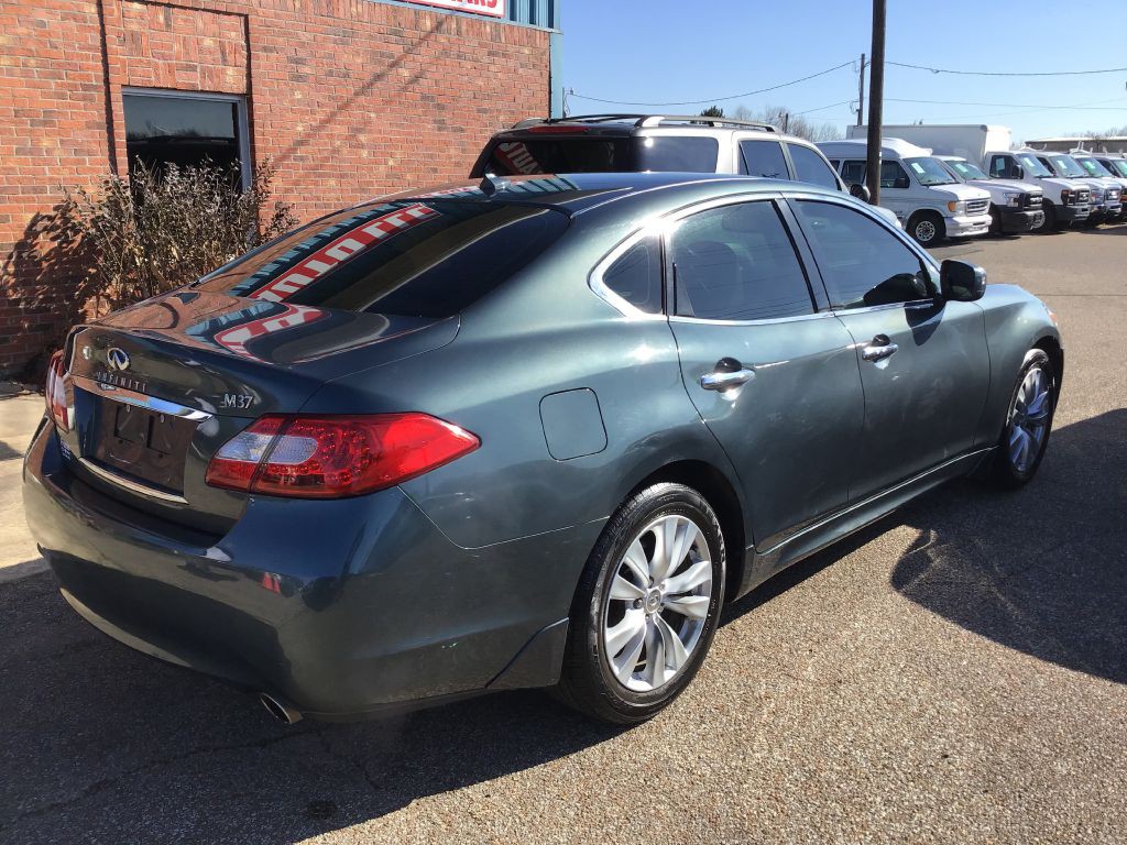 2011 INFINITI M37 Image 5
