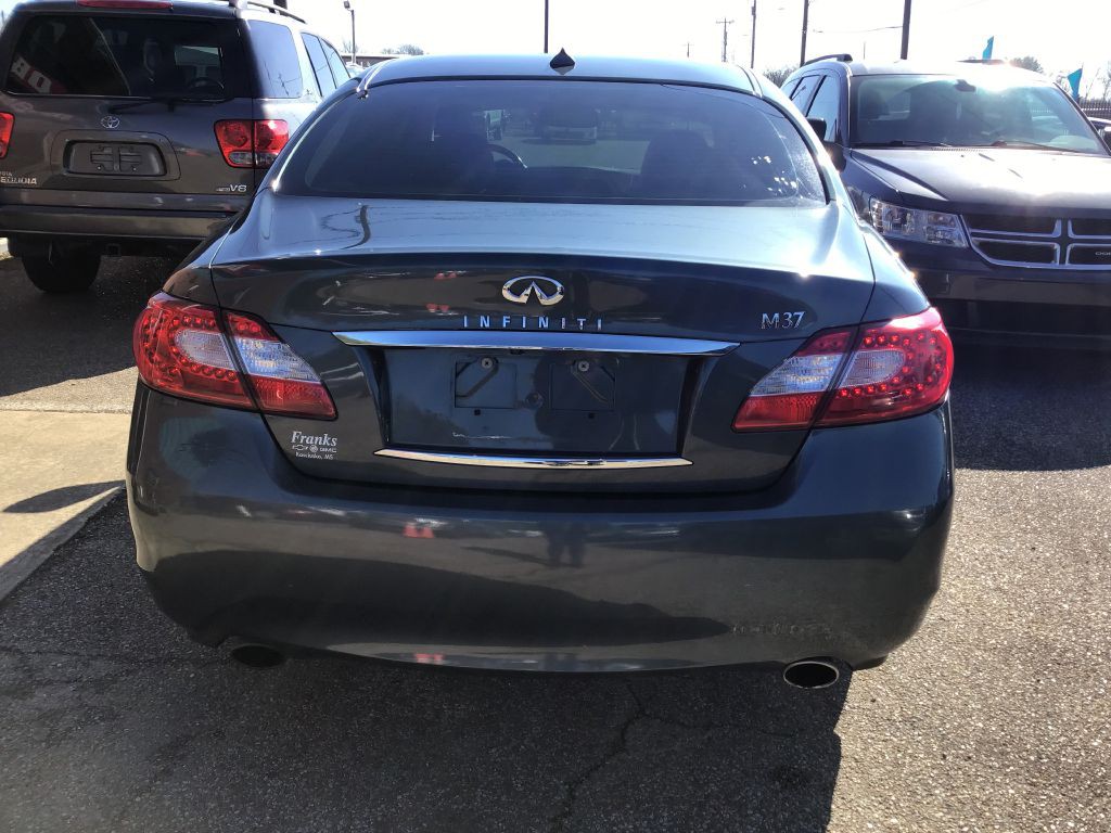 2011 INFINITI M37 Image 6