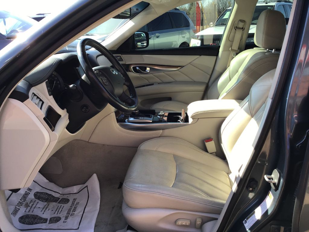 2011 INFINITI M37 Image 10