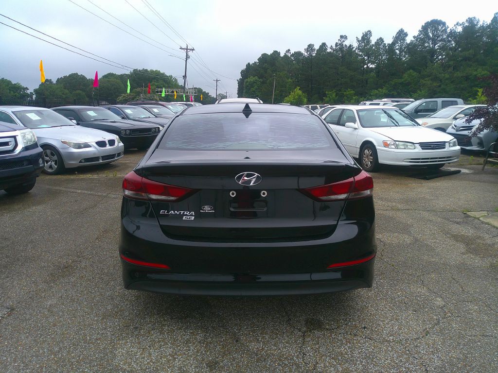 2017 Hyundai Elantra Image 4