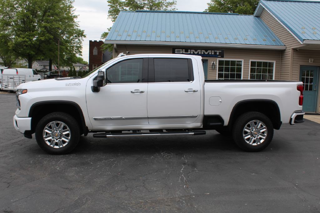 2024 Chevrolet 3500 High Ctry Image 2