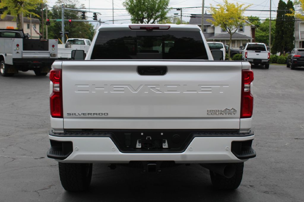 2024 Chevrolet 3500 High Ctry Image 5