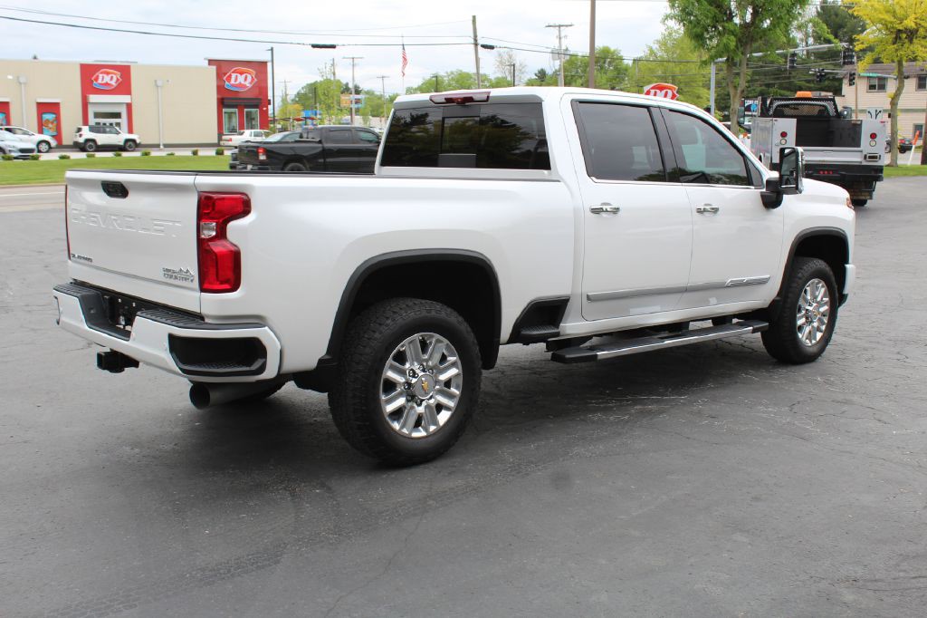 2024 Chevrolet 3500 High Ctry Image 7