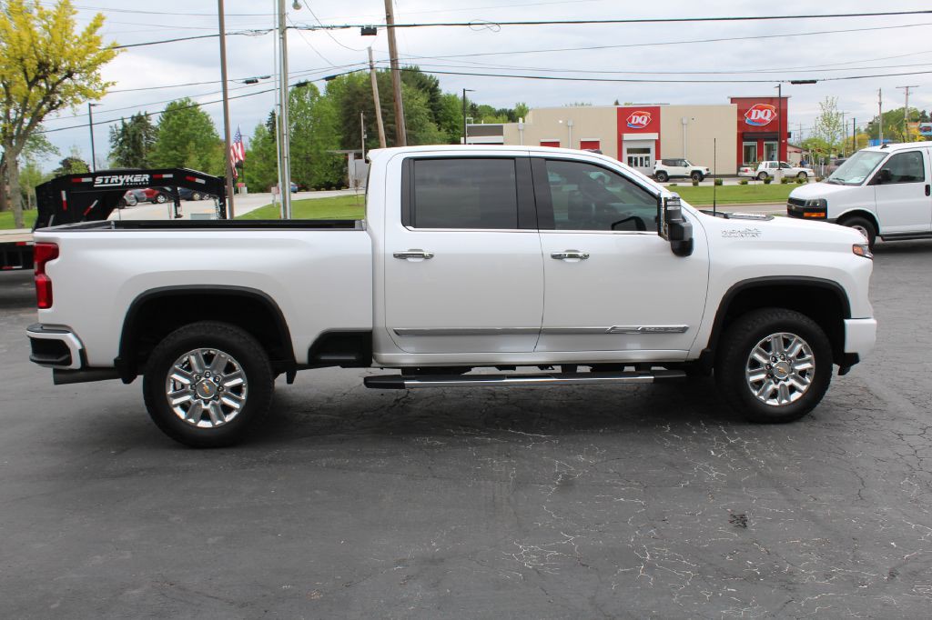 2024 Chevrolet 3500 High Ctry Image 8