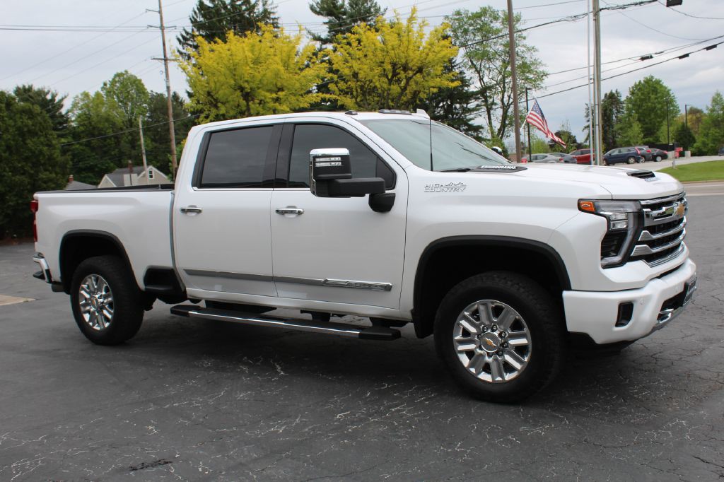 2024 Chevrolet 3500 High Ctry Image 9