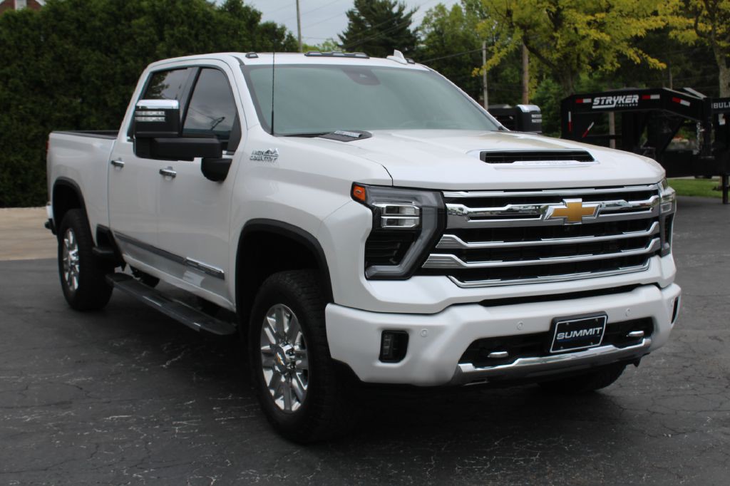 2024 Chevrolet 3500 High Ctry Image 10
