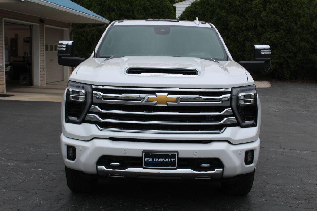 2024 Chevrolet 3500 High Ctry Image 11