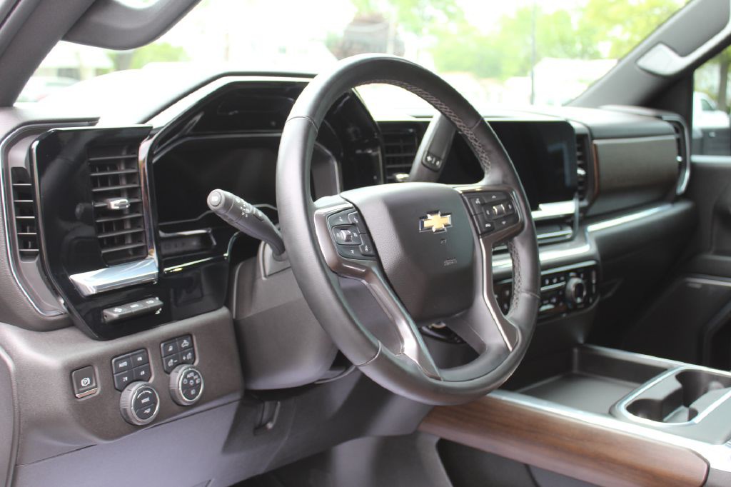 2024 Chevrolet 3500 High Ctry Image 13