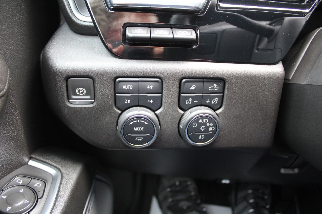 2024 Chevrolet 3500 High Ctry Image 16
