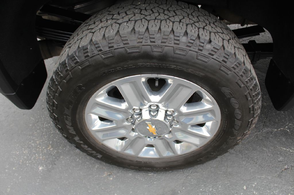 2024 Chevrolet 3500 High Ctry Image 38
