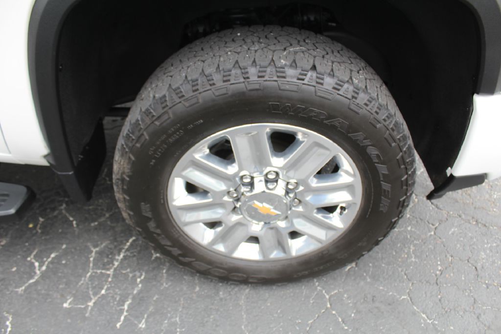 2024 Chevrolet 3500 High Ctry Image 39