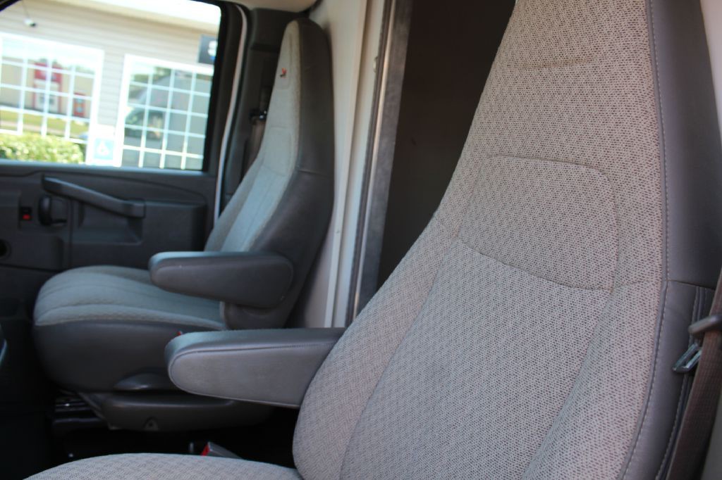 2021 Chevrolet Express Image 19