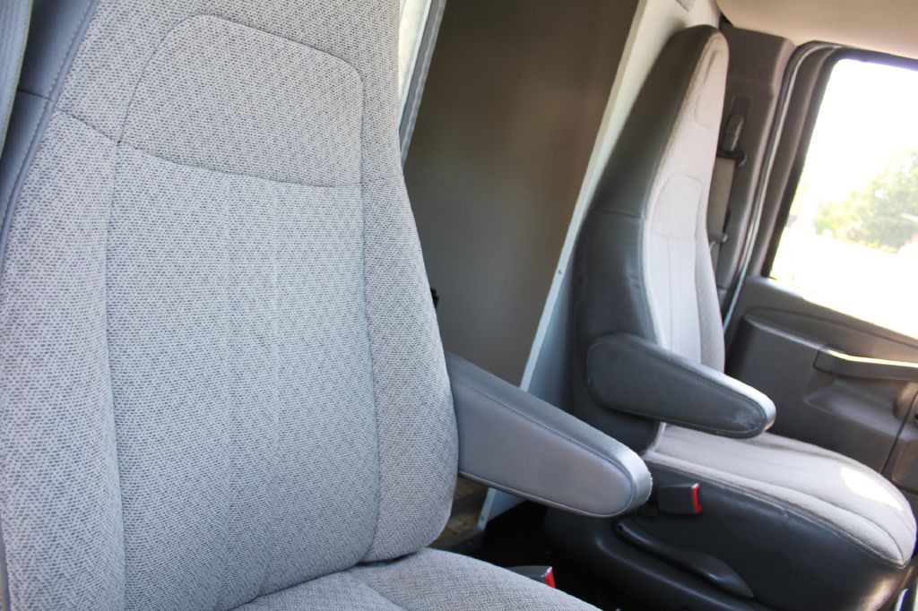 2021 Chevrolet Express Image 22