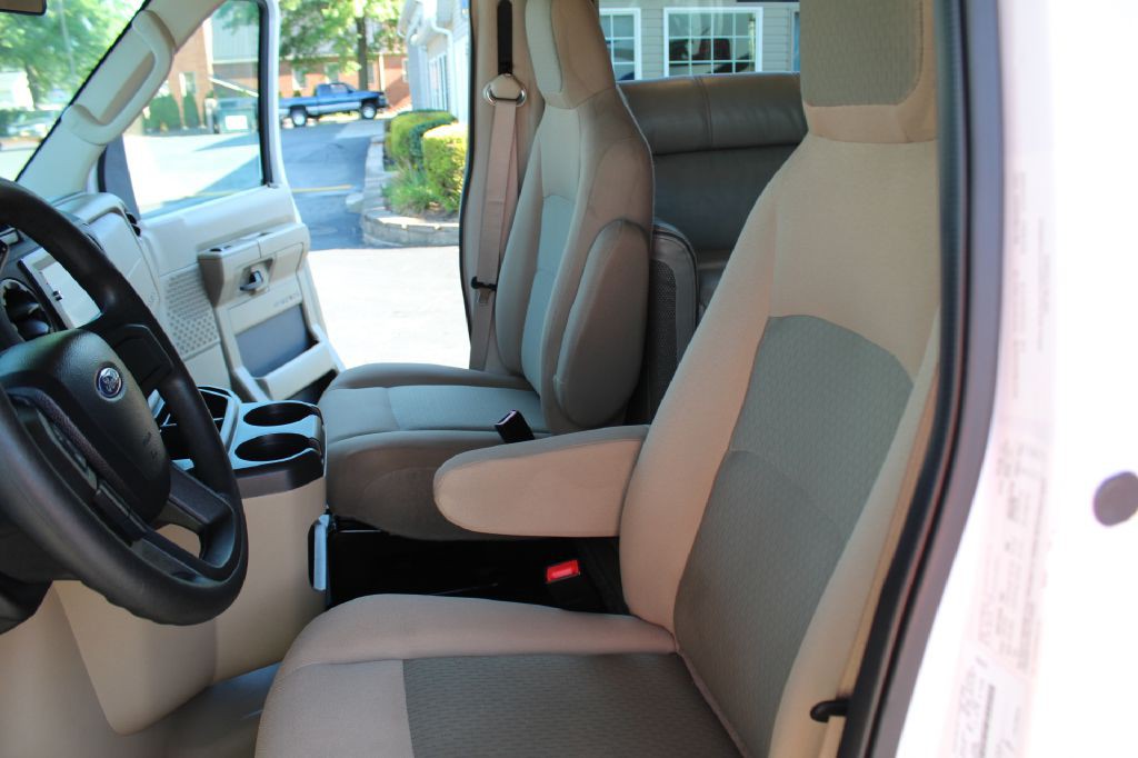 2022 Ford Econoline Image 62