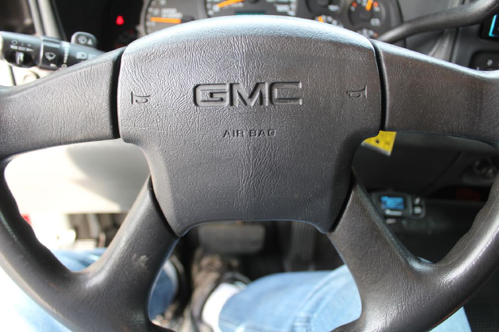2005 GMC Sierra Image 15
