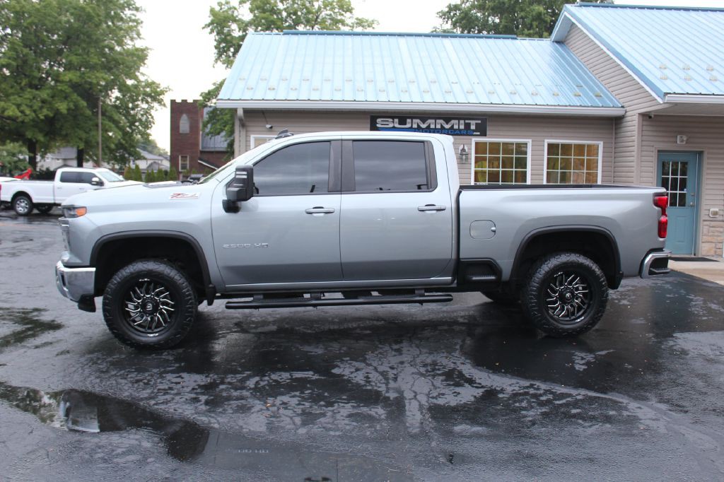 2024 Chevrolet Silverado 2500 Image 2