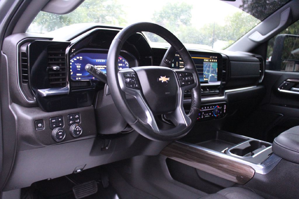 2024 Chevrolet Silverado 2500 Image 13