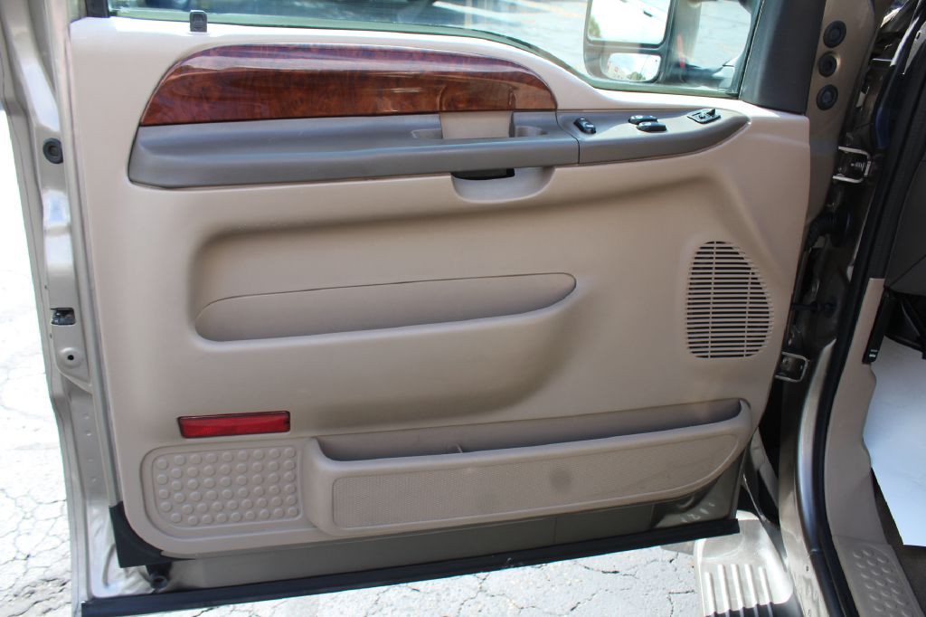 2003 Ford F-250 Image 24