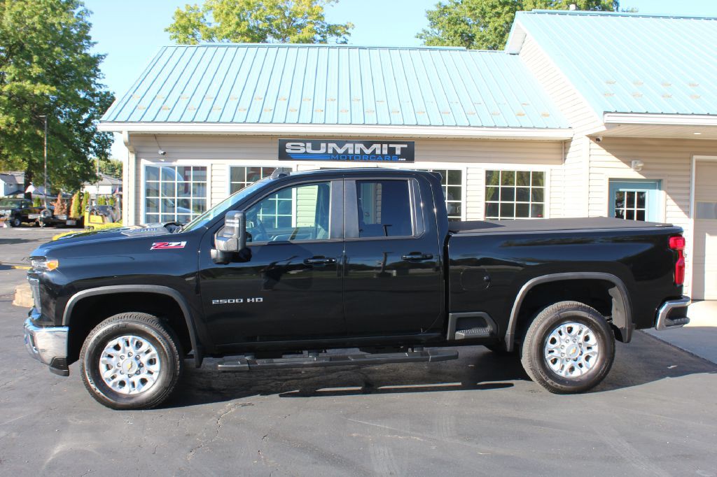 2024 Chevrolet Silverado 2500 Image 2