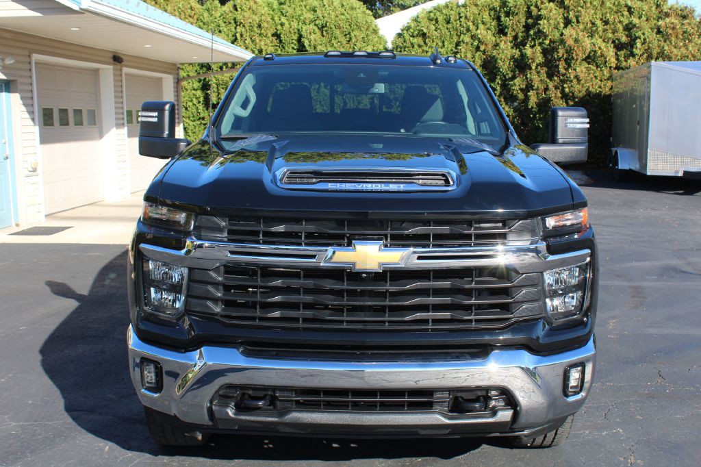 2024 Chevrolet Silverado 2500 Image 11