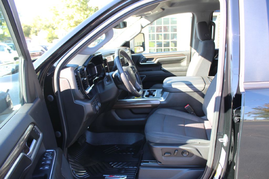 2024 Chevrolet Silverado 2500 Image 13